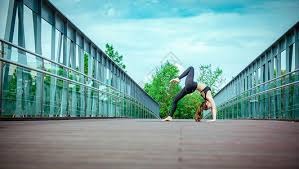 若本轮击败科隆，拜仁将创德甲历史上半程最佳战