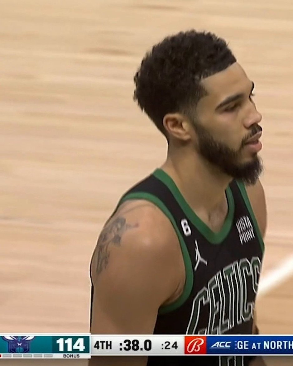 并展示了他 并展示了他